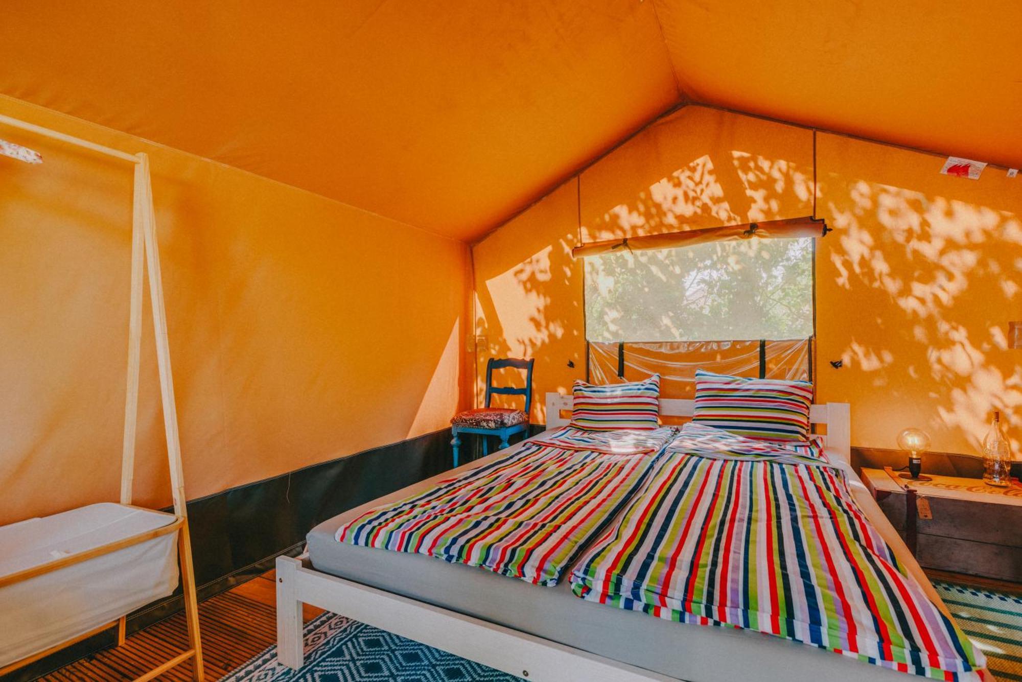 Rendes Glamping Hotel Balatonrendes Ngoại thất bức ảnh