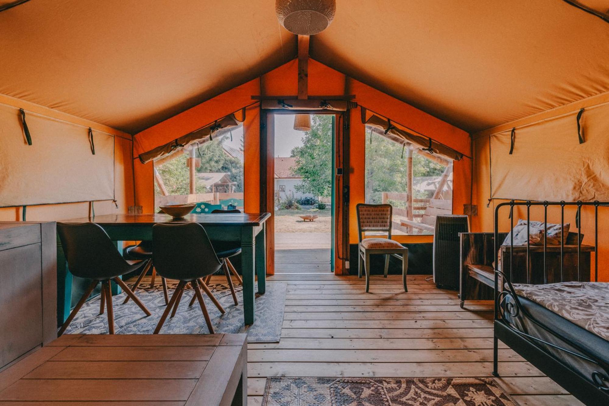 Rendes Glamping Hotel Balatonrendes Ngoại thất bức ảnh