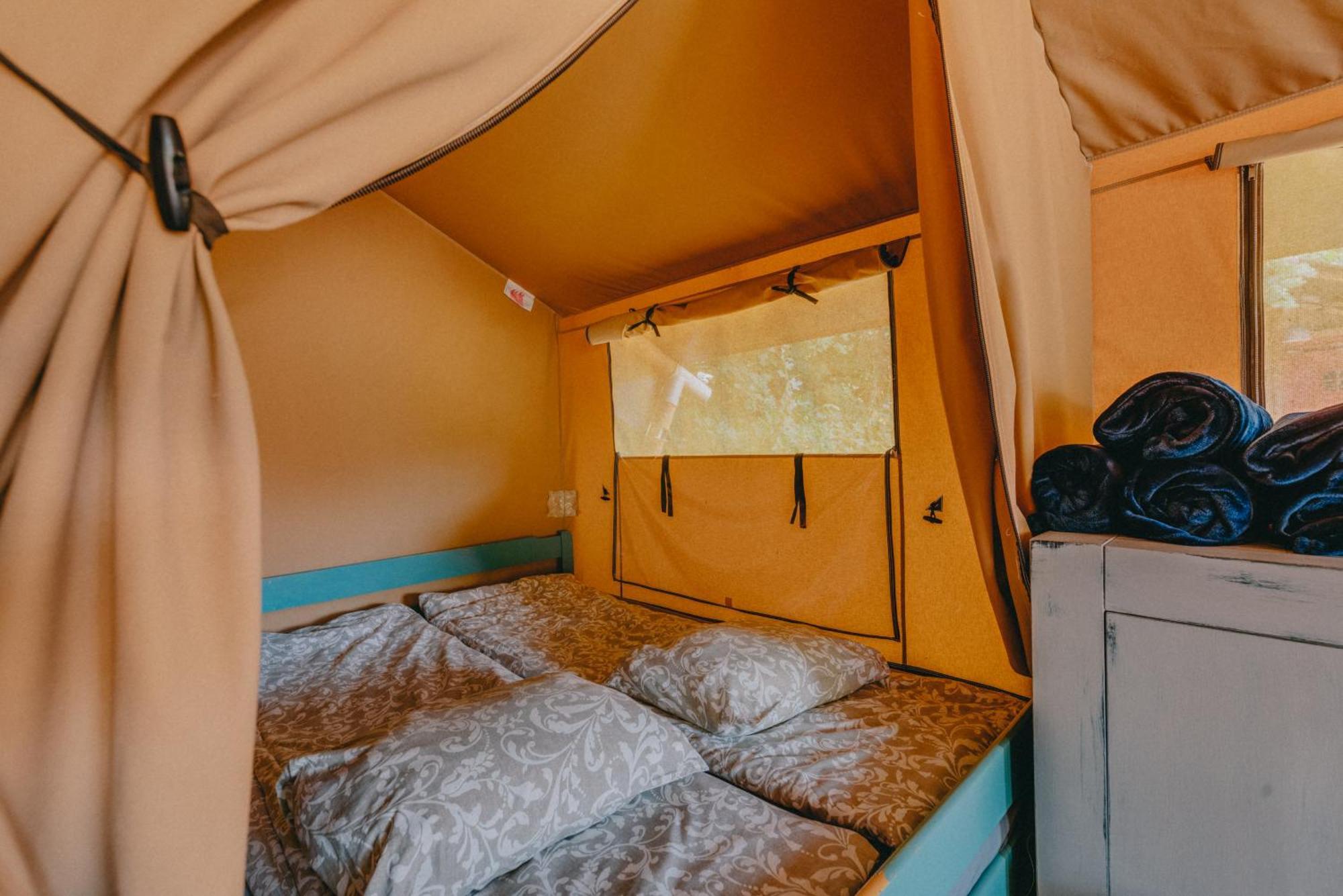 Rendes Glamping Hotel Balatonrendes Ngoại thất bức ảnh