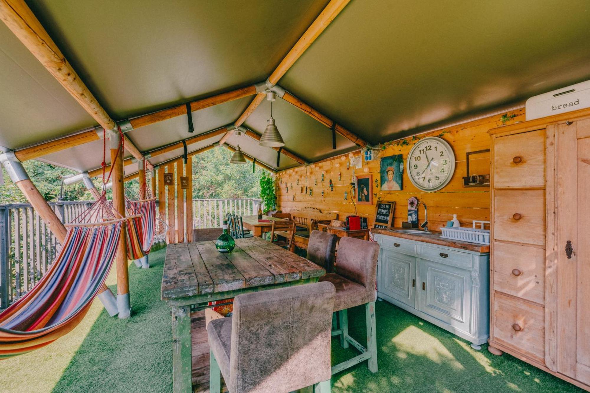 Rendes Glamping Hotel Balatonrendes Ngoại thất bức ảnh
